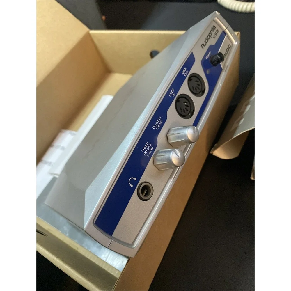 M-AUDIO Fast-Track USB Portable Audio Interface for Guitars Mics D3